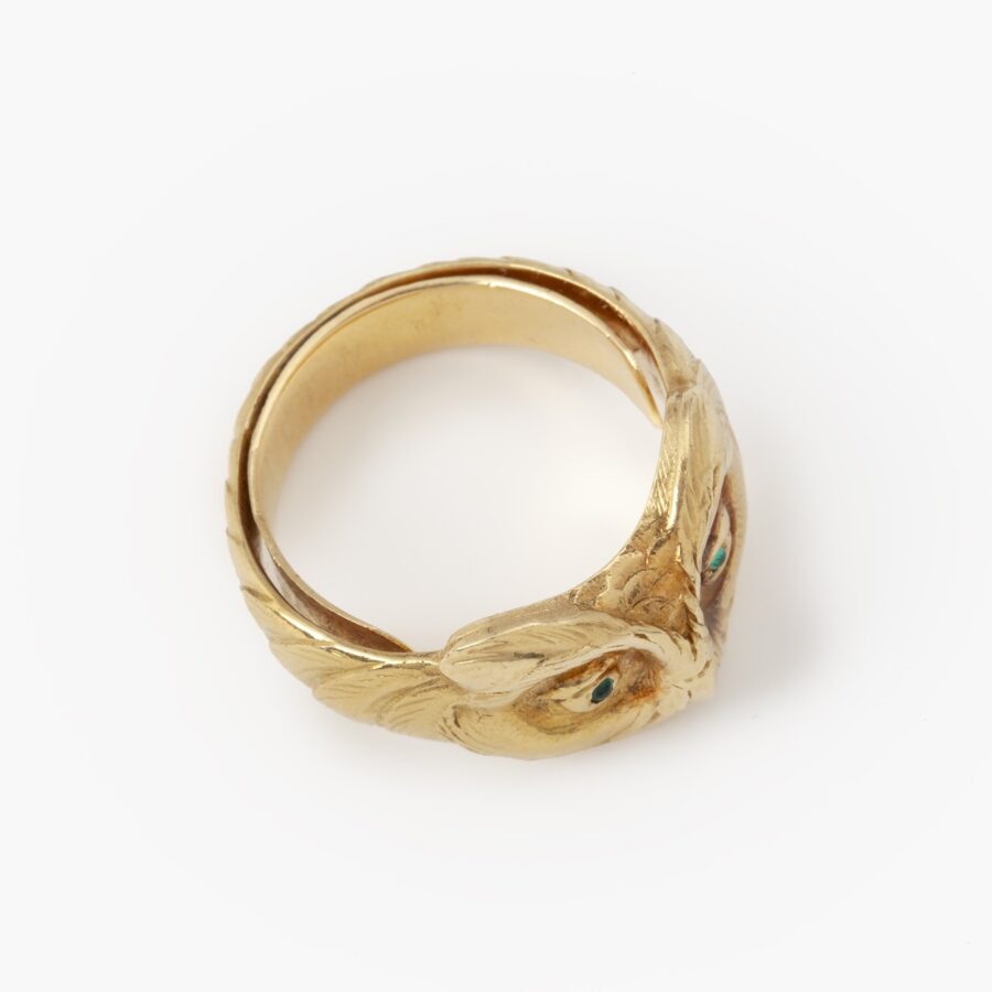 Een achttien karaat geelgouden Art Nouveau ring in de vorm van een uil, Frankrijk, ca 1900